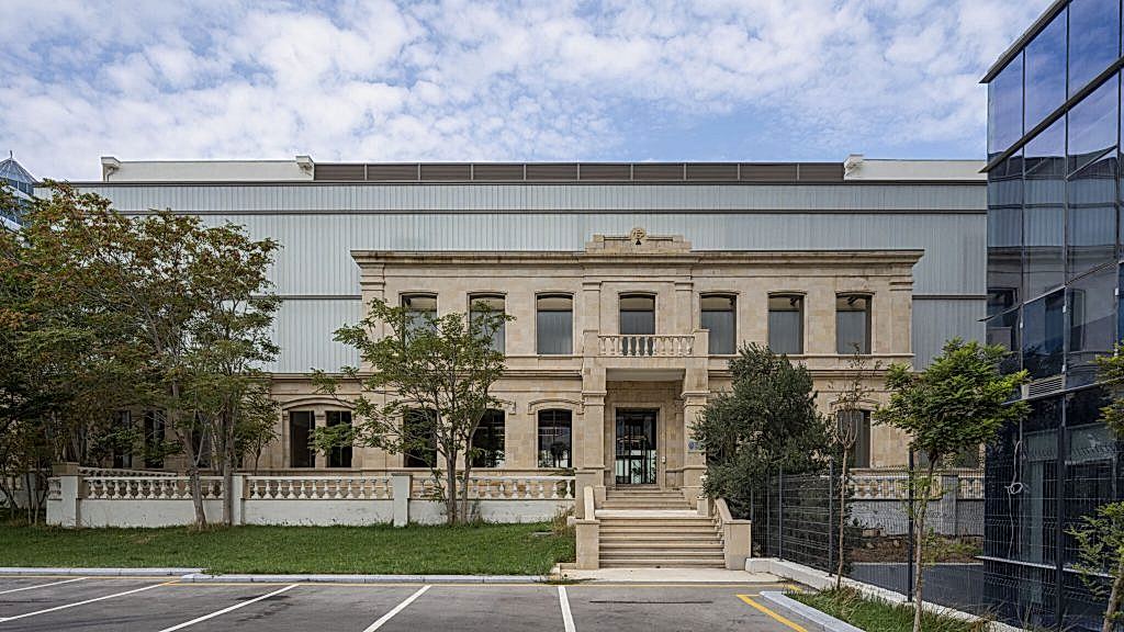 azarbeycan-devlet-iktisat-universitesi-119-copy-2048x1152